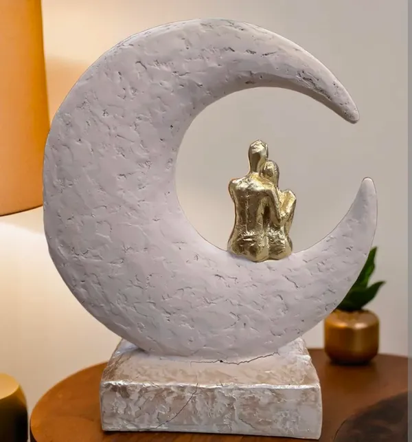 Couple_Figurine_With_Moon_Design