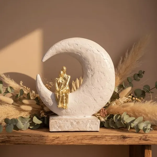 Couple_Figurine_With_Moon_Design