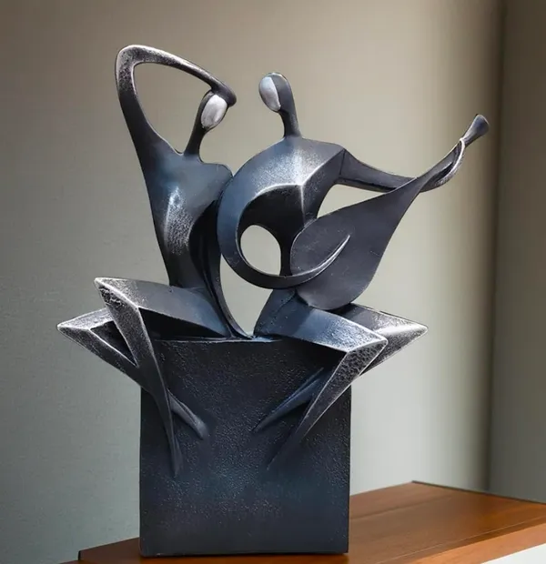 Abstract_Dancing_Figures_Sculpture
