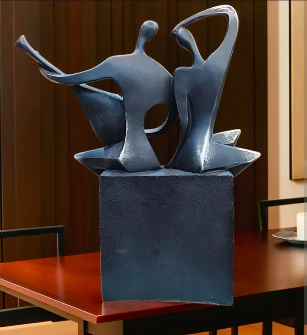 Abstract_Dancing_Figures_Sculpture