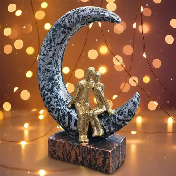Couple_On_Moon_Figurine