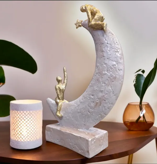 Moon_Figurine_With_Star_Accent