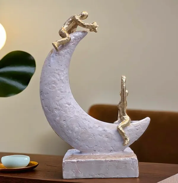 Moon_Figurine_With_Star_Accent