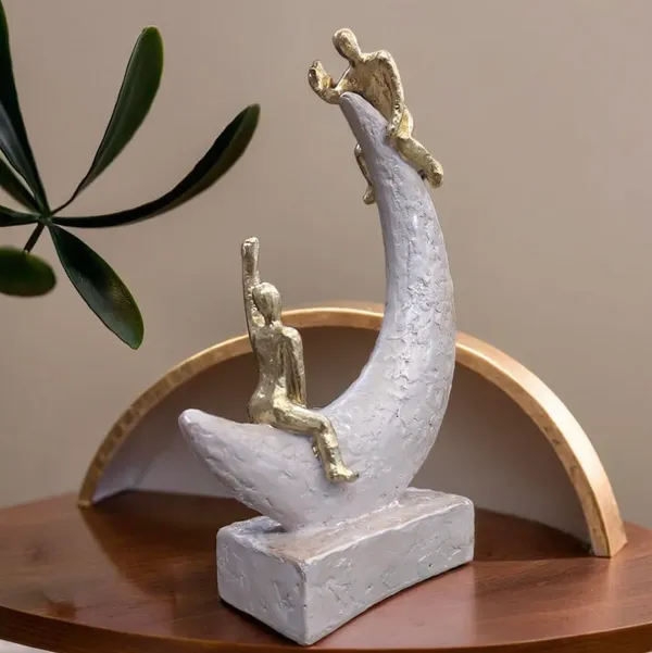 Moon_Figurine_With_Star_Accent