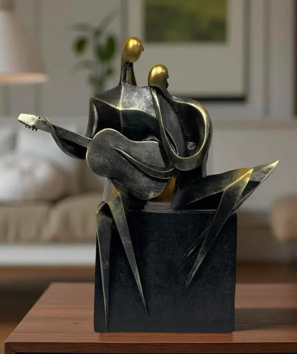 Couple_Guitar_Sculpture