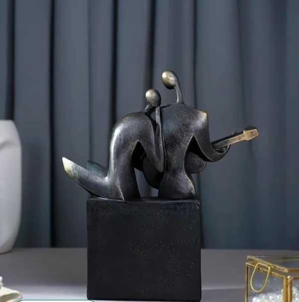 Couple_Guitar_Sculpture