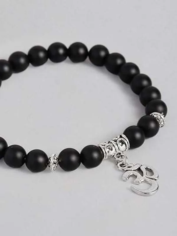 Karungali_Beaded_Bracelet_With_Om_Charm