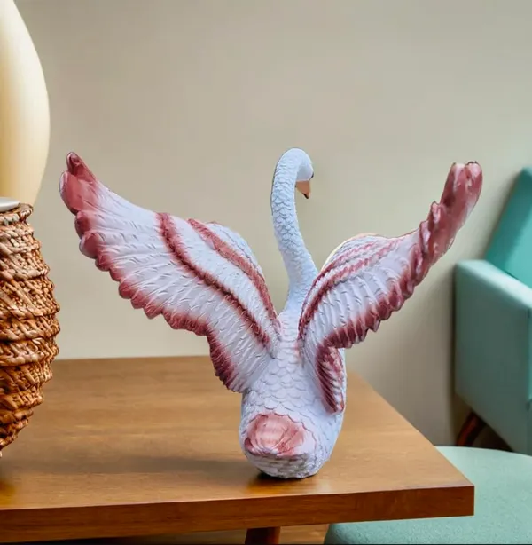 Swan_Figurine_Resin_Sculpture