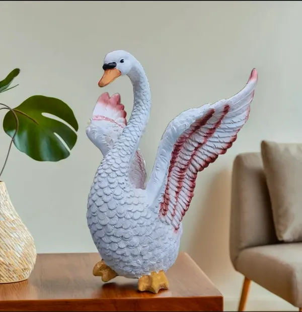 Swan_Figurine_Resin_Sculpture