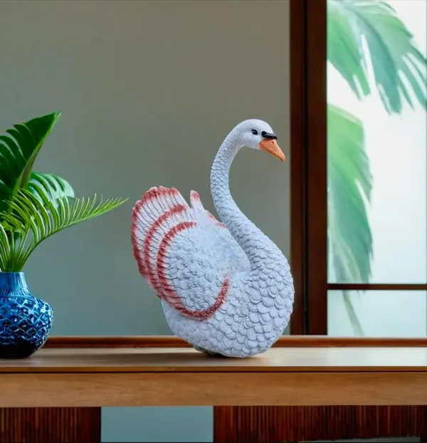 Resin_Swan_Figurine