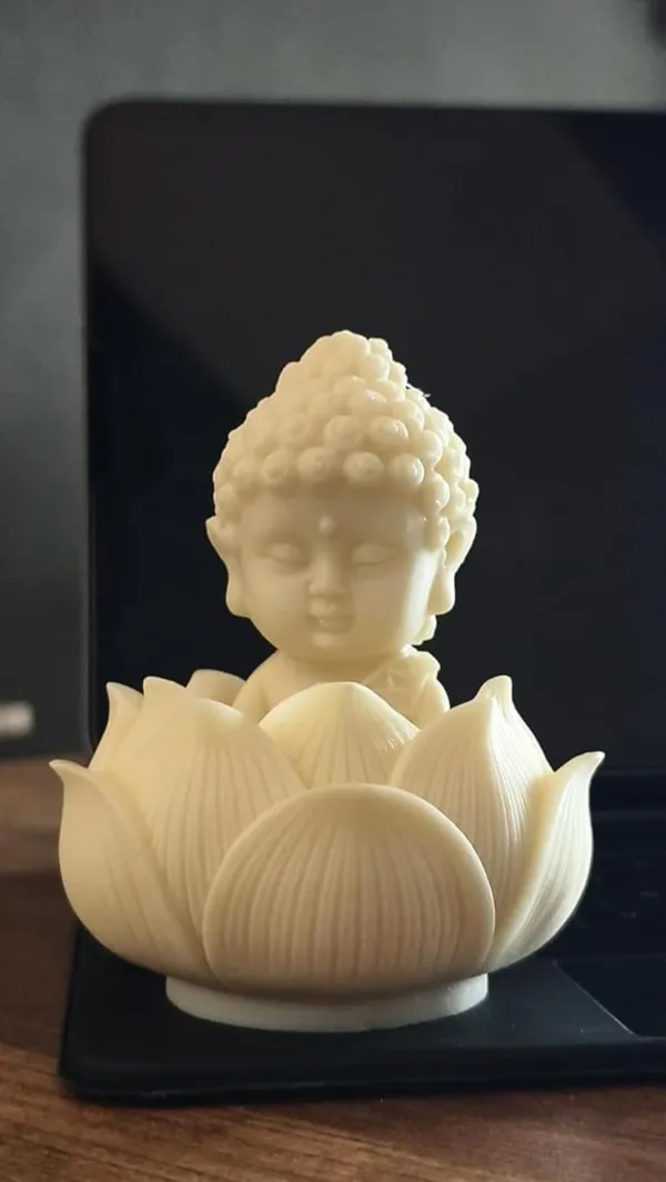 Buddha_Figurine_In_Lotus_Flower