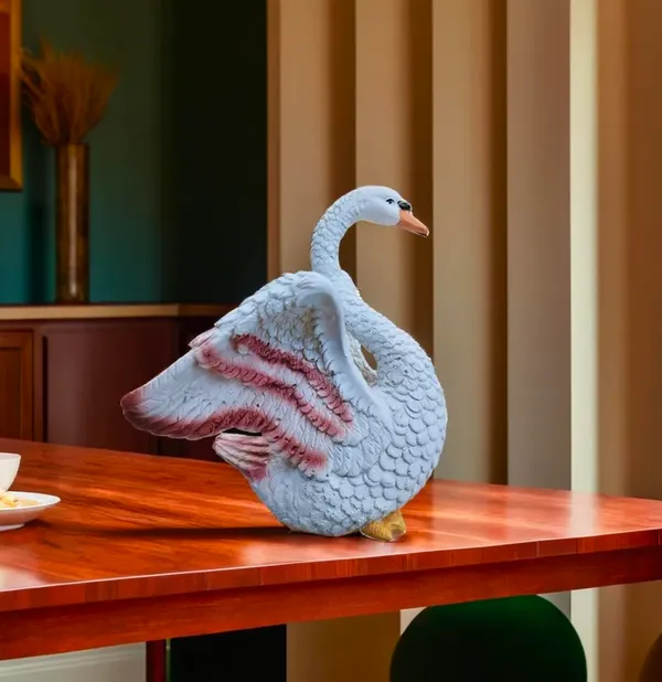 Swan_Figurine_Showpiece