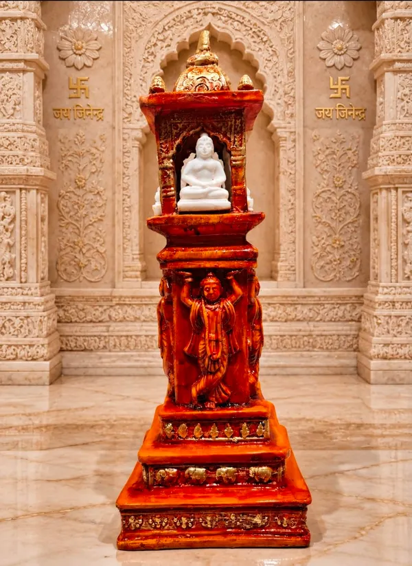 Jain_Tirthankara_Idol_On_Pedestal