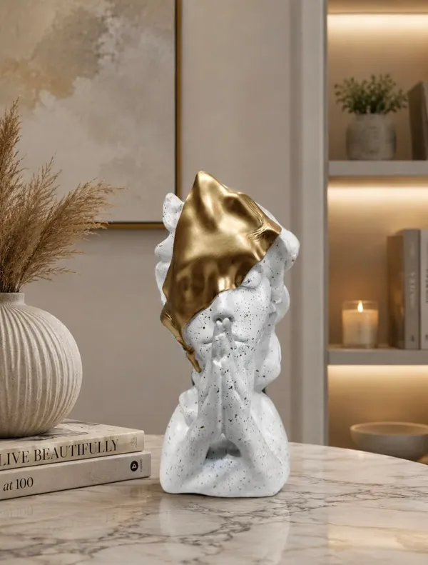 Praying_Figure_Sculpture