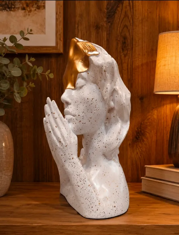 Praying_Figure_Sculpture