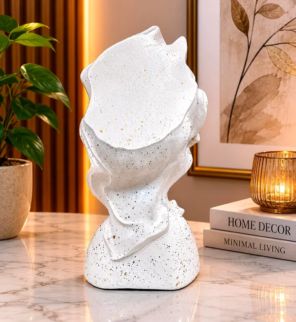 Praying_Figure_Sculpture