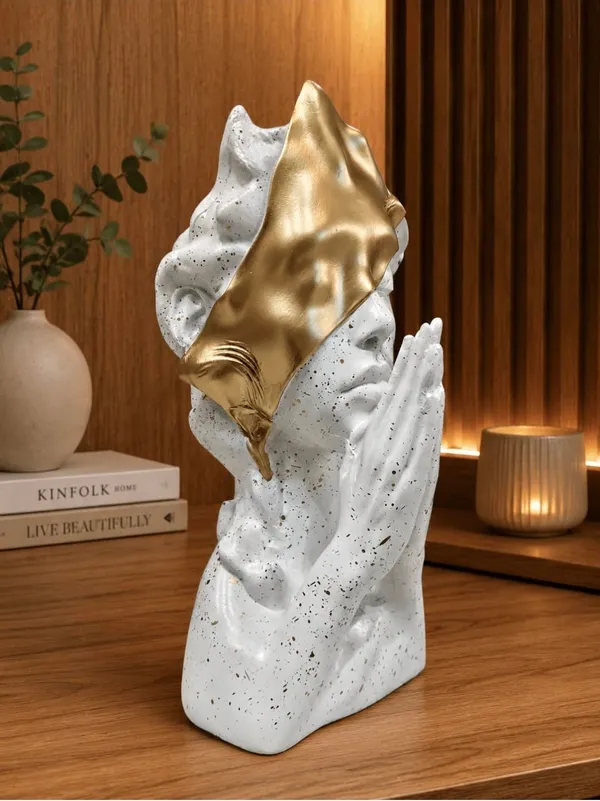 Praying_Figure_Sculpture