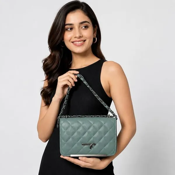 Quilted_Crossbody_Bag_With_Chain_Strap