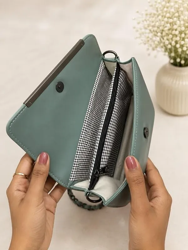 Quilted_Crossbody_Bag_With_Chain_Strap