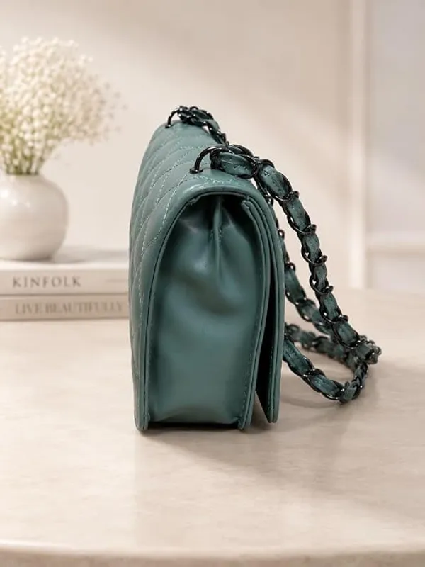 Quilted_Crossbody_Bag_With_Chain_Strap