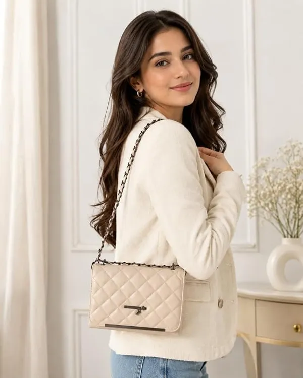 Quilted_Crossbody_Bag_With_Chain_Strap