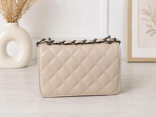 Quilted_Crossbody_Bag_With_Chain_Strap