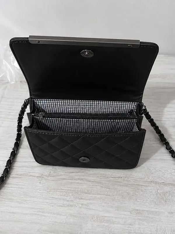Quilted_Crossbody_Bag_With_Chain_Strap