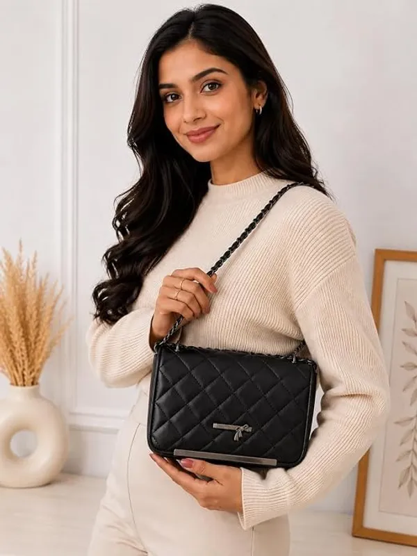 Quilted_Crossbody_Bag_With_Chain_Strap