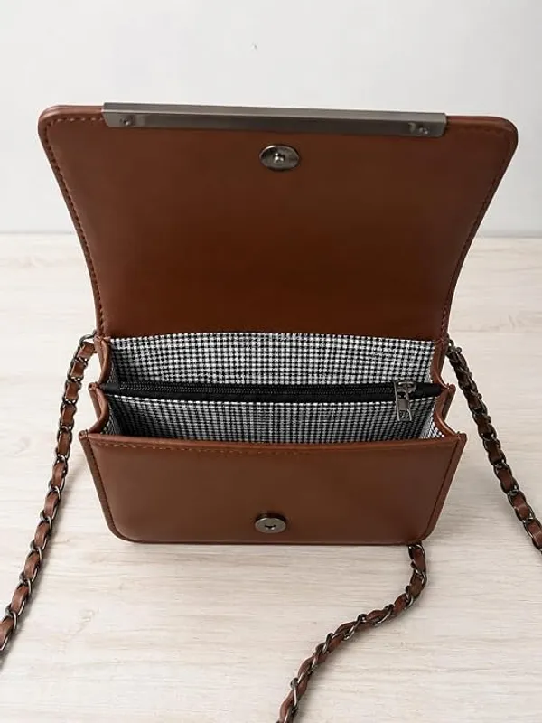 Quilted_Crossbody_Bag_With_Chain_Strap