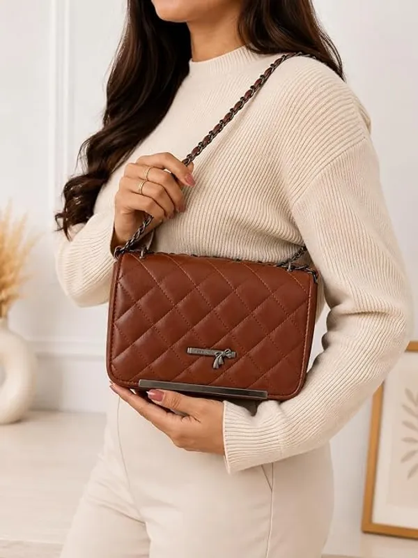 Quilted_Crossbody_Bag_With_Chain_Strap