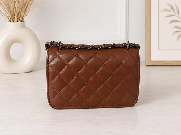 Quilted_Crossbody_Bag_With_Chain_Strap
