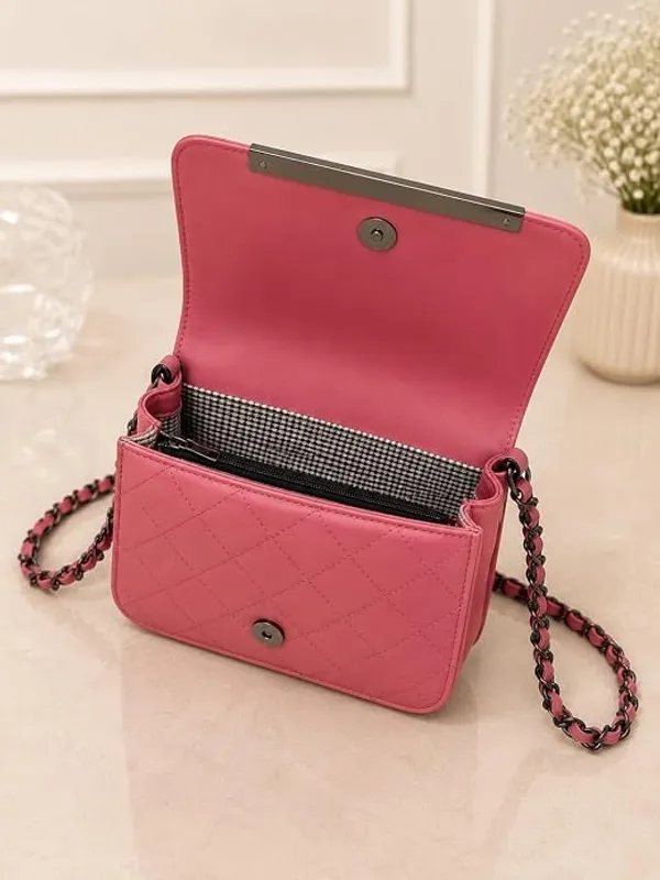 Quilted_Crossbody_Bag_With_Chain_Strap