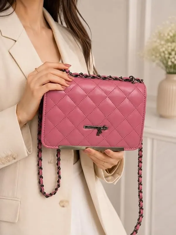 Quilted_Crossbody_Bag_With_Chain_Strap