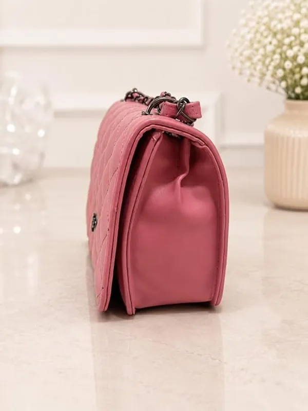 Quilted_Crossbody_Bag_With_Chain_Strap