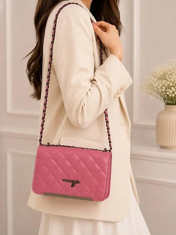 Quilted_Crossbody_Bag_With_Chain_Strap