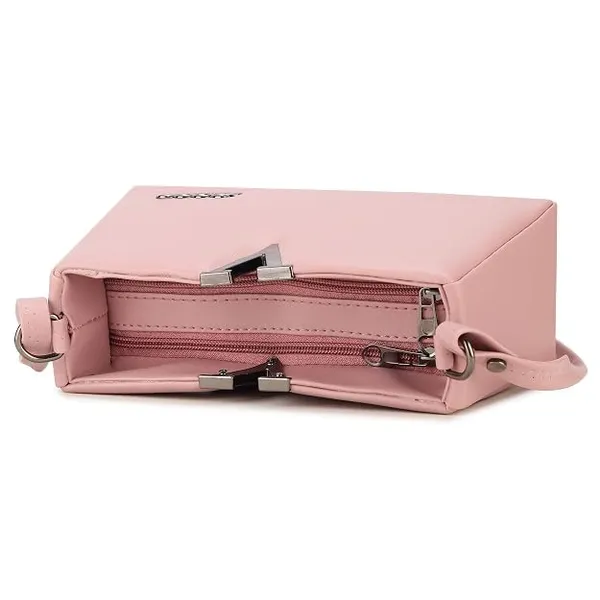 Crossbody_Bag_With_Metal_Clasp