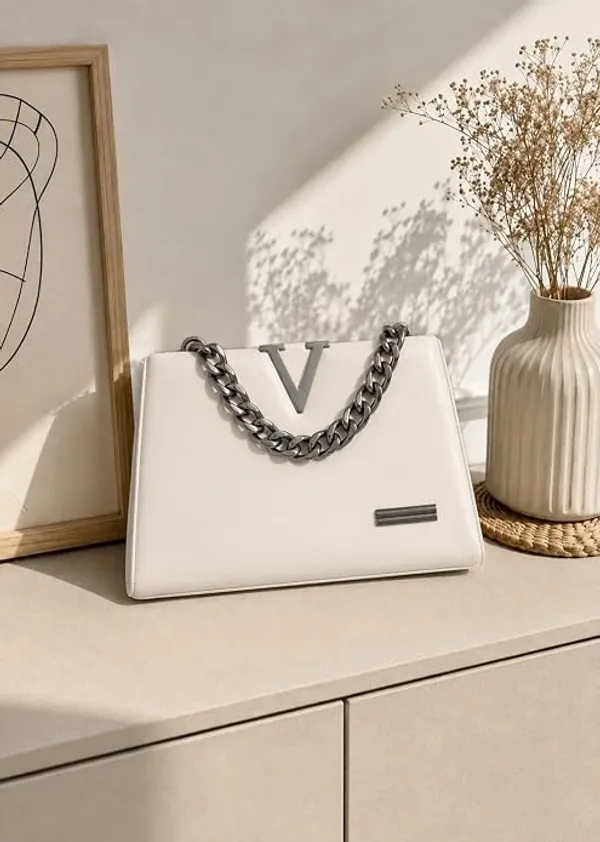 Structured_Handbag_With_Chain_Strap