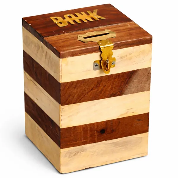Wooden_Piggy_Bank_With_Brass_Lock