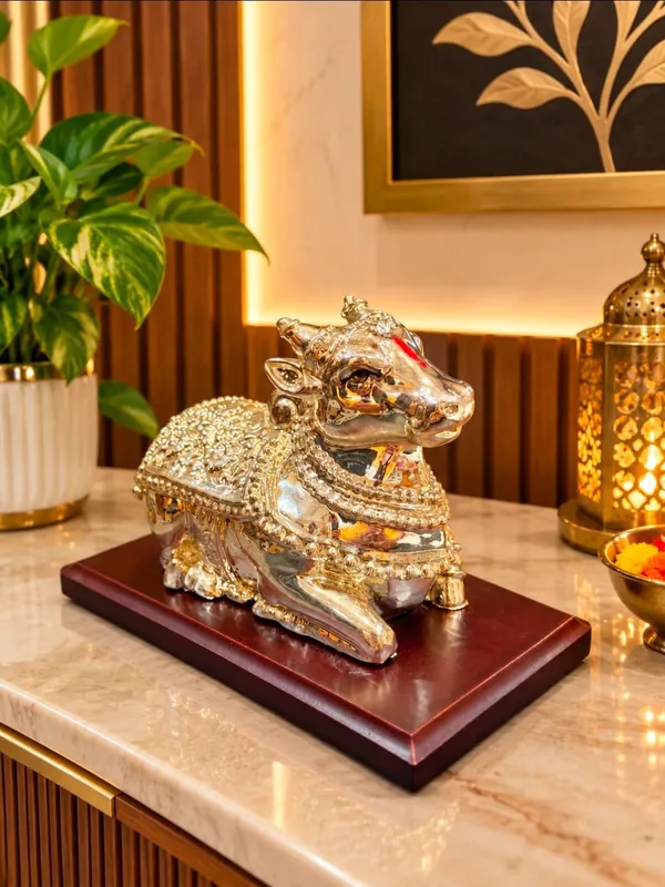 Nandi_Bull_Idol_With_Wooden_Base
