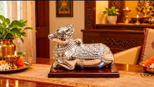 Nandi_Bull_Idol_With_Wooden_Base