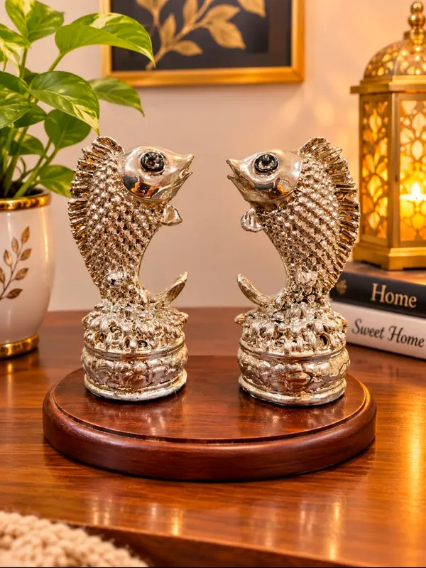 Silver_Fish_Figurine_On_Wooden_Base
