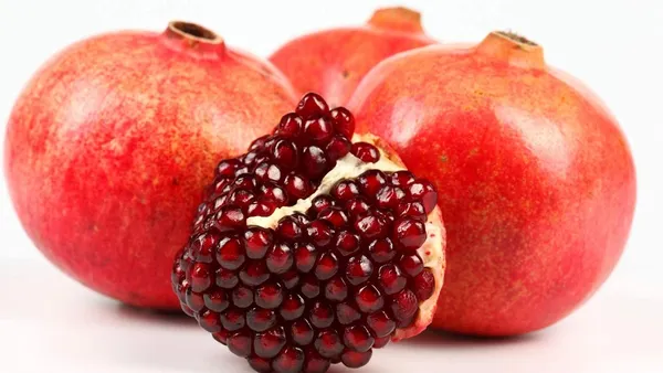 Fresh_Red_Pomegranate_Fruits