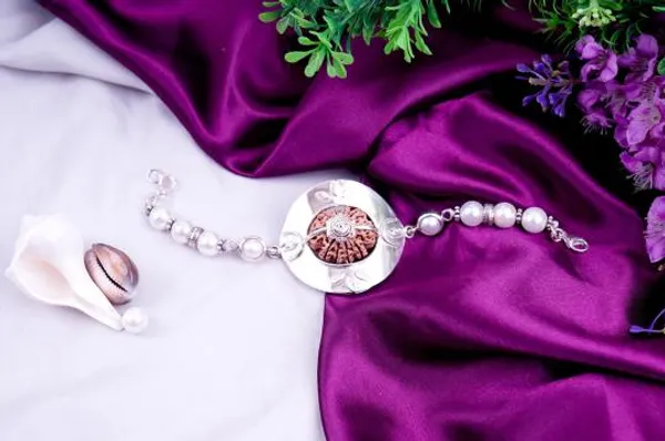 10_Mukhi_Collector_And_Pearl_Bracelet