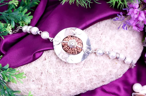 10_Mukhi_Collector_And_Pearl_Bracelet