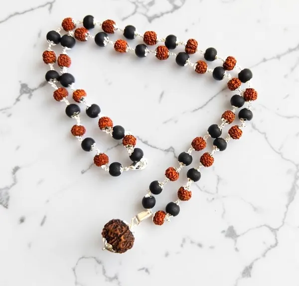 A_S_Ventures_Karungali_Rudraksha_Mala_8mm_With_5_Mukhi_Rudraksha_Pendant_For_Men_Women_Original_Karungali_Wood_Prayer_Mala_For_Meditation_Healing_Yoga