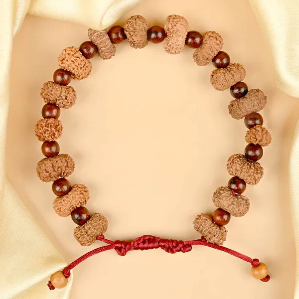 Brown_Rudraksha_15_Mukhi_Red_Sandalwood_Adjustable_Bracelet_For_Unisex