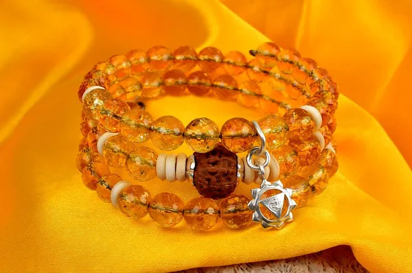 Citrine_12_Mukhi_Rudraksha_Spiral_Bracelet_With_Silver_Pendant