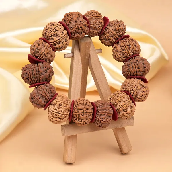 15_Mukhi_Nepali_Rudraksha_Woolen_Spacers_Bracelet