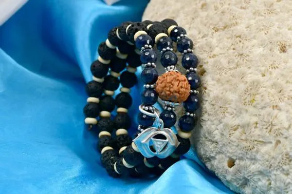 17_Mukhi_Rudraksha_Blue_Sapphire_Third_Eye_Chakra_Bracelet