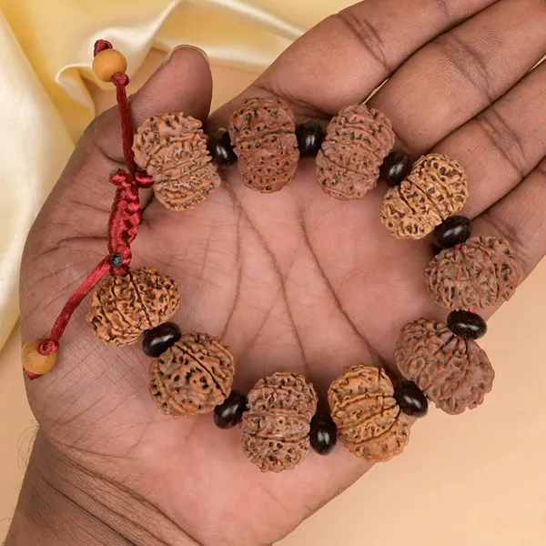 Brown_Rudraksha_Adjustable_15_Mukhi_Nepali_Red_Sandalwood_Bracelet